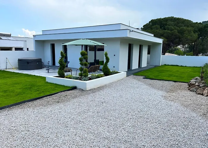 Villa Valentin 2 Chambres Avec Jardin A Calvi